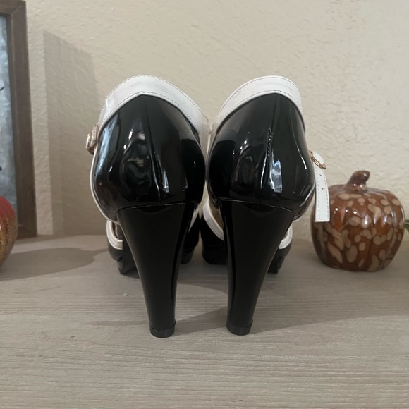 Size 41 black patent platform heels - Picture 6 of 7